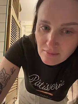 Snapshot of TomilaSi chatting on 02.25.26 TomilaSi online show from 02.25.26