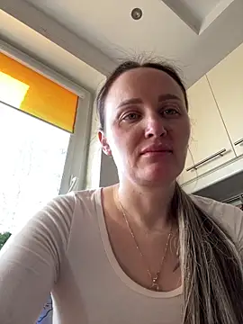 Snapshot of TomilaSi chatting on 02.28.26 TomilaSi online show from 02.28.26