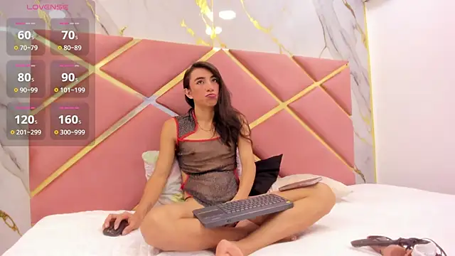 VALERIAQUEENTS   online show from 12.15.25