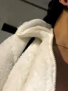 MelissaGill  online show from 12.04.25