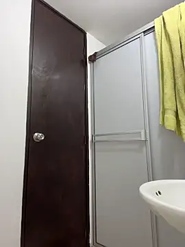 Miia moonn online show from 12.19.25