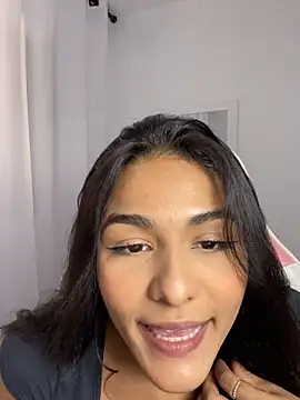 Laurapocahontas online show from 12.01.25