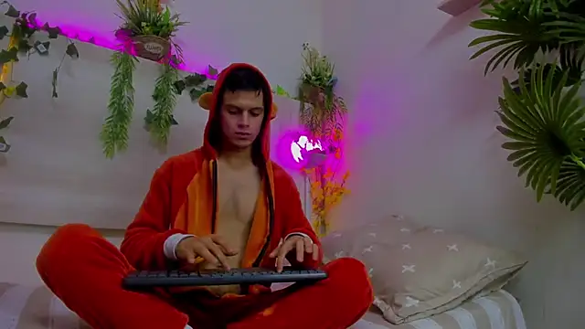 AngelSlimm online show from 11.29.25