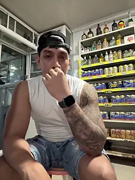 Snapshot of OliverWest04 chatting on 04.14.26 OliverWest04 online show from 04.14.26