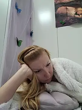 Snapshot of JenyJansy chatting on 11.26.25 JenyJansy online show from 11.26.25