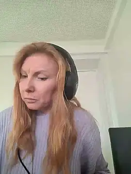 Snapshot of JenyJansy chatting on 11.28.25 JenyJansy online show from 11.28.25