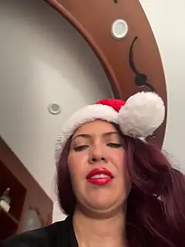 IsaSantoDomingo online show from 12.22.25