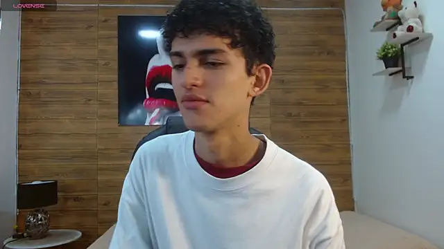 Michaelkoiv online show from 11.26.25