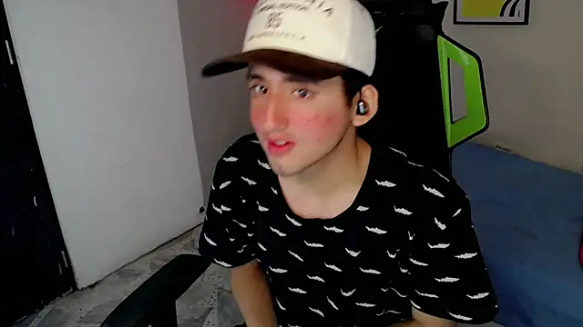 Snapshot of Fernan_flow chatting on 11.30.25 Fernan flow online show from 11.30.25