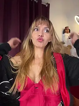 Snapshot of __PrettyWoman__ chatting on 11.30.25 PrettyWoman online show from 11.30.25