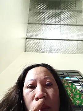 Snapshot of Let-zo chatting on 11.26.25 Let-zo online show from 11.26.25