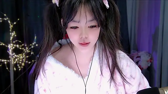 Snapshot of Guoguo_1 chatting on 11.28.25 Guoguo 1 online show from 11.28.25