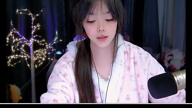 Snapshot of Guoguo_1 chatting on 11.29.25 Guoguo 1 online show from 11.29.25