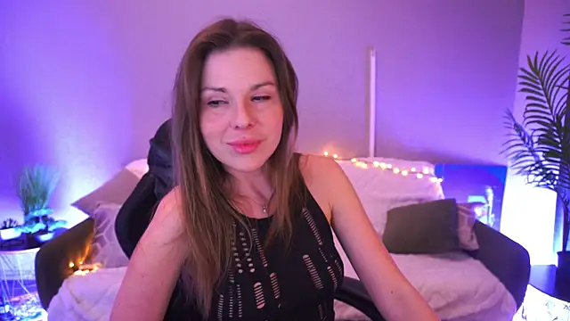 KissableKira online show from 04.18.26