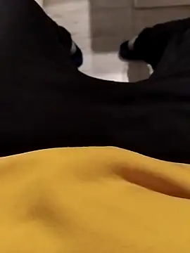 erdestruttor18 online show from 11.26.25