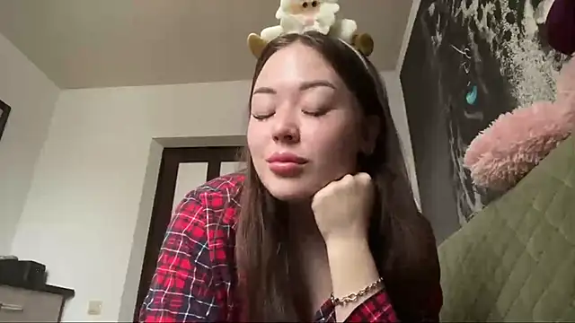 CurietHana1 online show from 12.19.25