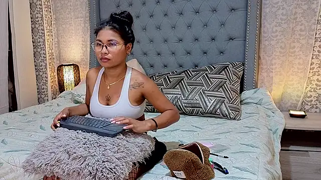 Miaa Collinss online show from 11.29.25