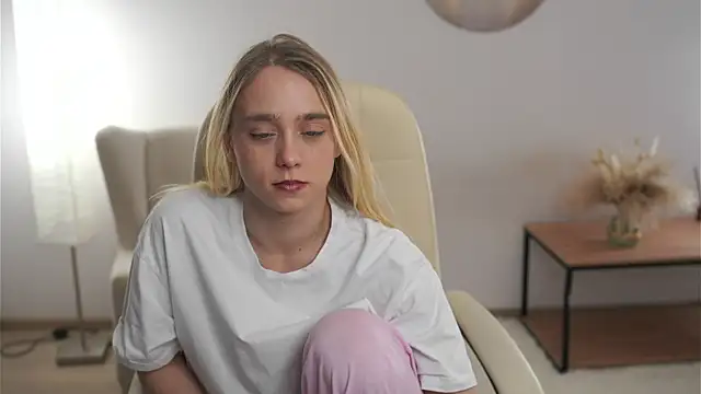 Snapshot of SharleneTaymon chatting on 11.27.25 SharleneTaymon online show from 11.27.25