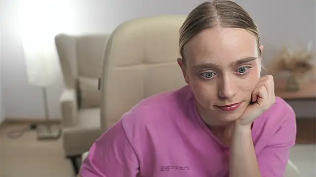 Snapshot of SharleneTaymon chatting on 12.01.25 SharleneTaymon online show from 12.01.25