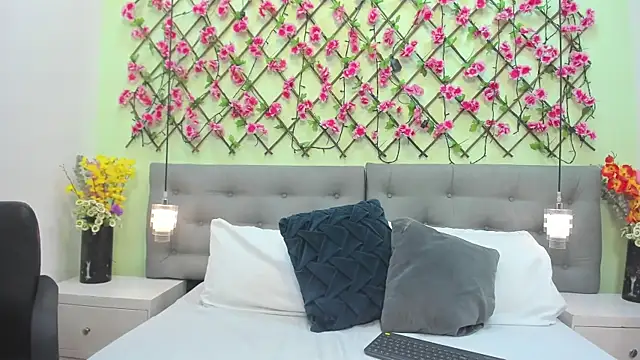 Snapshot of Luna_delvalle chatting on 11.28.25 Luna delvalle online show from 11.28.25