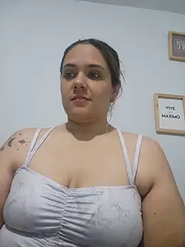 Snapshot of LoreinnFox chatting on 04.28.26 LoreinnFox online show from 04.28.26