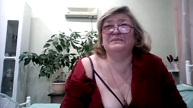 Snapshot of rekelme chatting on 02.14.25 rekelme online show from 02.14.25