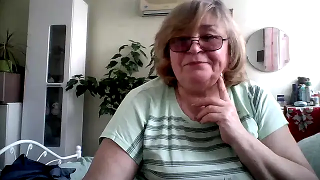 Snapshot of rekelme chatting on 02.17.25 rekelme online show from 02.17.25