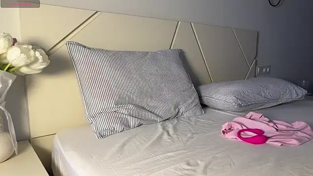 tinyholess online show from 02.19.26