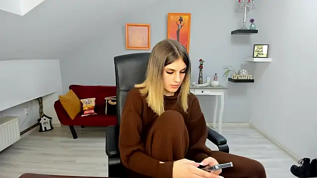 SarahOwenn online show from 12.17.25