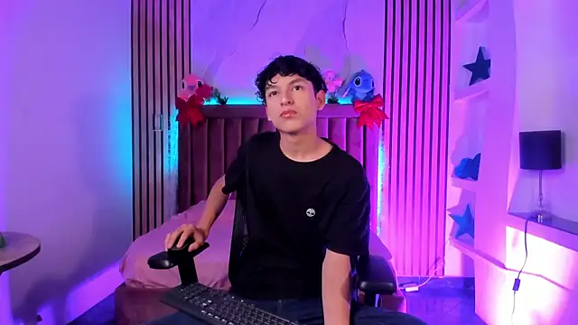 SthepanodiMonaco online show from 12.15.25