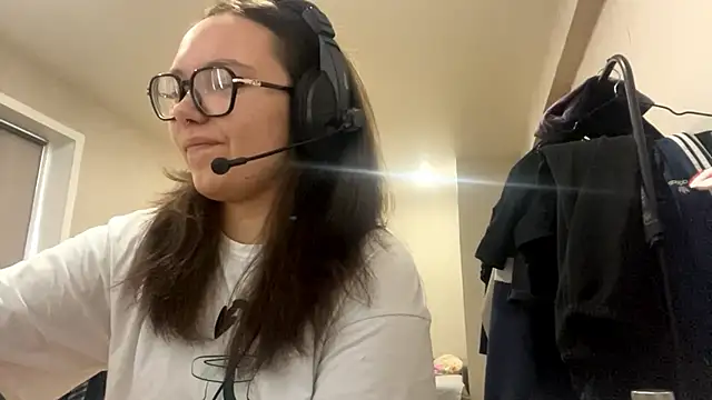 KerriMcbreen online show from 12.04.25