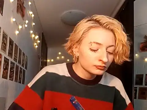 Snapshot of AmyGrok chatting on 11.28.25 AmyGrok online show from 11.28.25