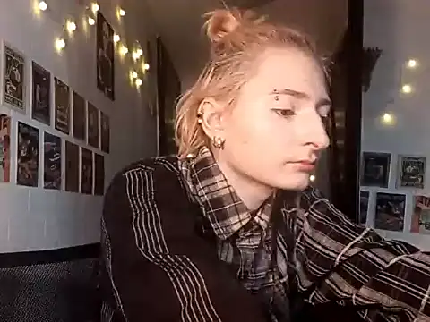 Snapshot of AmyGrok chatting on 12.02.25 AmyGrok online show from 12.02.25