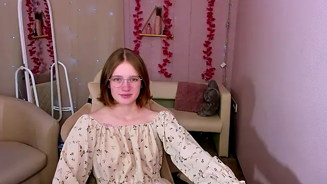 Mia Mooore online show from 12.02.25