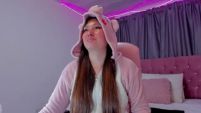 AngieG02  online show from 12.16.25