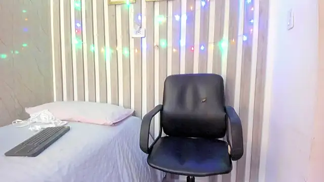  Zoecooper online show from 01.14.26