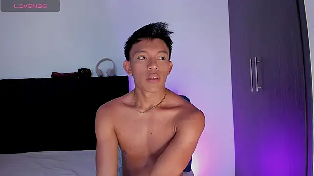 Snapshot of santinaughty chatting on 02.14.26 santinaughty online show from 02.14.26