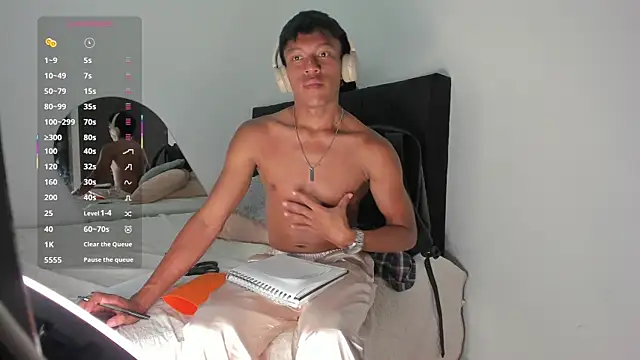 Snapshot of santinaughty chatting on 03.02.26 santinaughty online show from 03.02.26