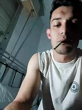 Snapshot of OnlyOneMen chatting on 12.03.25 OnlyOneMen online show from 12.03.25