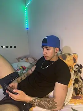 Snapshot of wil_hot chatting on 11.30.25 wil hot online show from 11.30.25