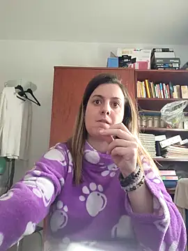 Snapshot of Sareyxon chatting on 12.19.25 Sareyxon online show from 12.19.25