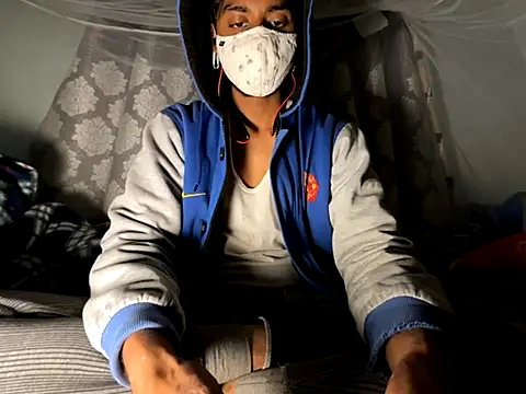 Snapshot of hunterboy2001 chatting on 11.30.25 hunterboy2001 online show from 11.30.25