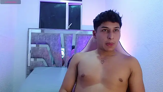 Snapshot of Nickyyho chatting on 12.01.25 Nickyyho online show from 12.01.25