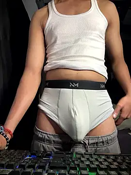 Snapshot of fitboy_xxx chatting on 01.08.26 fitboy xxx online show from 01.08.26