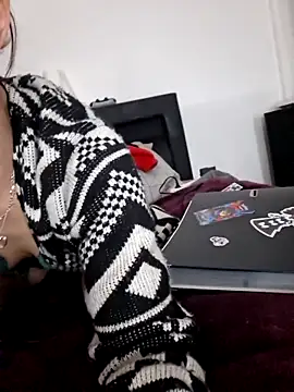 RedTeufelGirl online show from 02.04.26