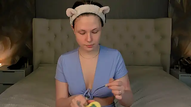 YONA WINK online show from 04.01.26