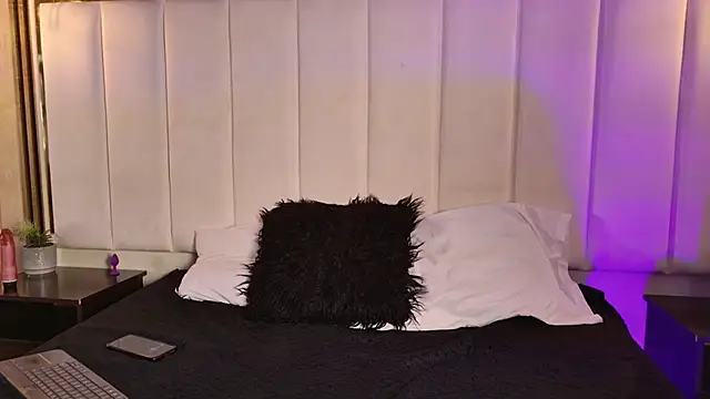 HannyJones online show from 12.22.25