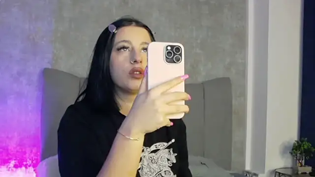 LucyRayy online show from 02.08.26