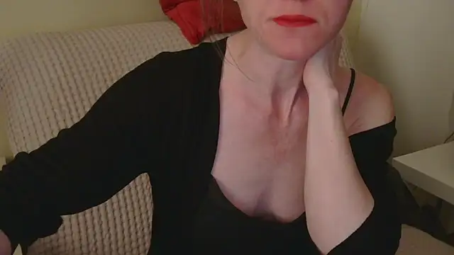 Snapshot of AuroraAG chatting on 05.12.26 AuroraAG online show from 05.12.26