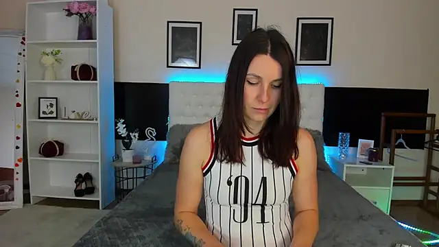 KiraNeeww online show from 02.05.26